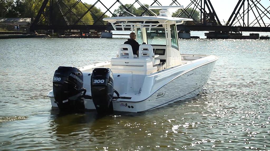 Joystick Piloting - keeping station © Mercury Marine